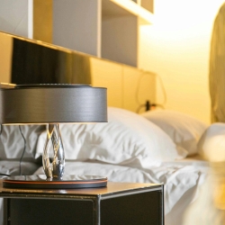 Умный светильник 3в1: "HomeTree Dance of Light" (с беспроводной зарядкой и колонкой)