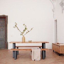 Банкетка Alaia 140 из натуральной акации со стальными черными ножками