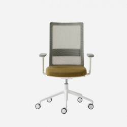 Поворотное кресло Itek Pro с синхронизатором и фиксированными подлокотниками