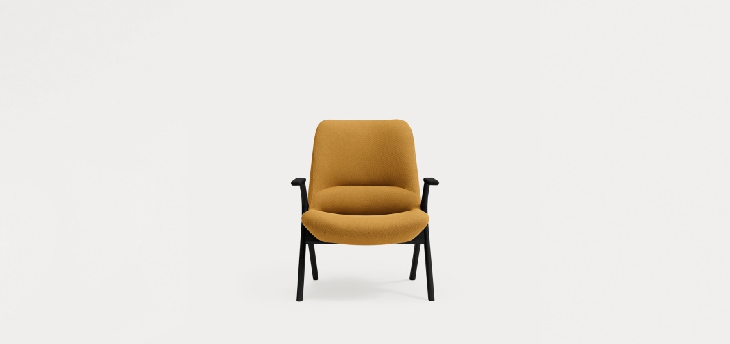 Кресло низкое Dins горчичное с каркасом из черного бука