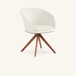 Уличное кресло Blum с основанием в форме пирамиды