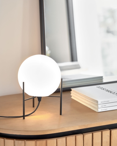 Настольная лампа Seina из стали с черной отделкой