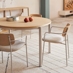 Montuiri раздвижной круглый стол из дубового шпона с серыми ножками