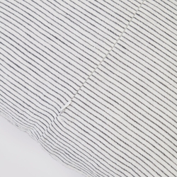 Чехол для подушки Marena из 100% льна с черными полосами 45 x 45 см