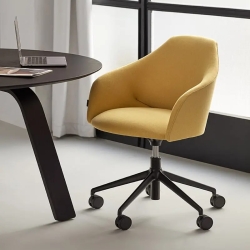 Мягкий поворотный стул Helium на колесиках 2330DR