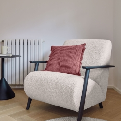 Кресло Marthan из белой ткани букле