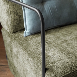 Кресло Gamer из зеленой синели и металла с черной отделкой