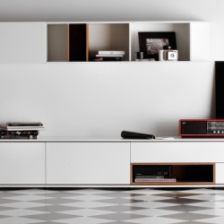 Композиция Aura Ocean с открытыми элементами из мореного дуба