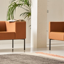 Кресло Brix с широким подлокотником