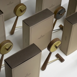 Часы Nomon Puntero Mini Gold G, латунь/орех. D=18см, H=26см