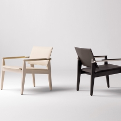 Кресло Tempo, отделка дерево MIDNIGHT, антикварная латунь, обивка кожа 40