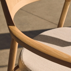 Стул Alocs из бежевой синели из массива дуба с натуральной отделкой FSC Mix Credit (съемный чехол)