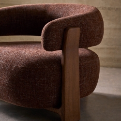 Granite Кресло из коричневого шенилла и массива ясеня в отделке орех