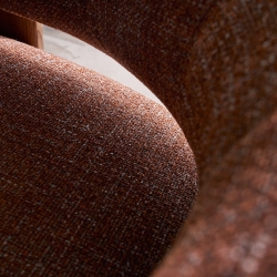 Granite Кресло из коричневого шенилла и массива ясеня в отделке орех