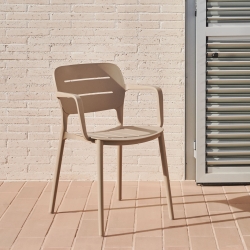 Садовый стул Morella из бежевого пластика