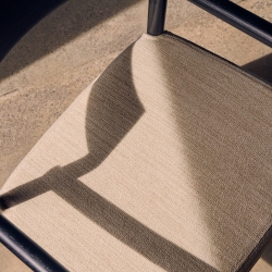 Стул Falconera со съемным чехлом из массива дуба с черной отделкой FSC Mix Credit