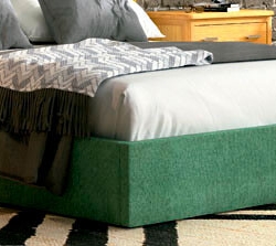 Кровать с обивкой без изголовья 150