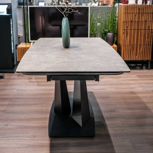 Раздвижной обеденный стол коричневое стекло с керамикой, черный металл