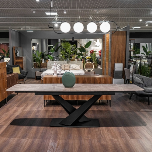 Раздвижной обеденный стол коричневое стекло с керамикой, черный металл