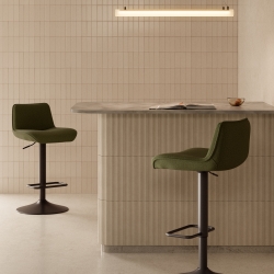 Барный стул Zenda из синели темно-зеленого цвета и черной матовой стали, высота 81 - 102 см.