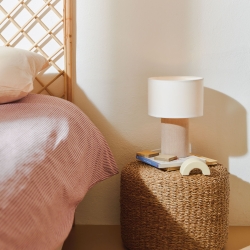 Вельветовая настольная лампа Bianella бежевого цвета