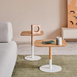 Набор Watse из 2 квадратных столиков из шпона дуба и матового белого металла