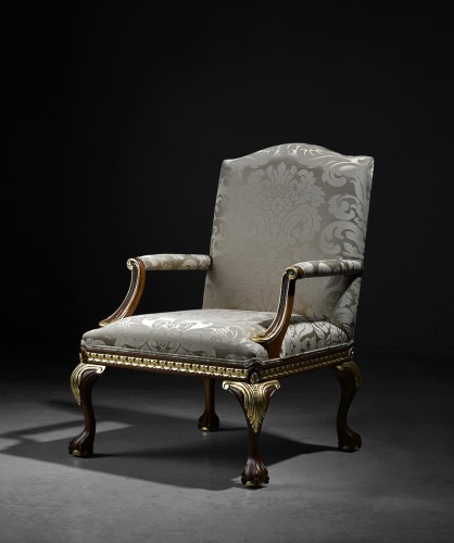 Кресло Robles отделка орех, обивка BELGRAVIA MARFIL F2330