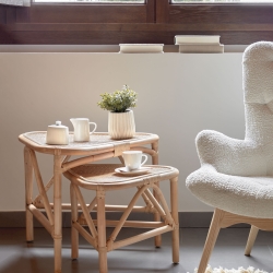 Набор Queenie из 2 прикроватных столиков из ротанга с натуральной отделкой 65 x 53 см и 50 x 42 см