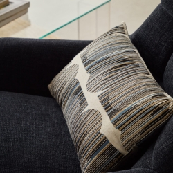 Чехол на подушку Log с разноцветной графической вышивкой 30 х 50