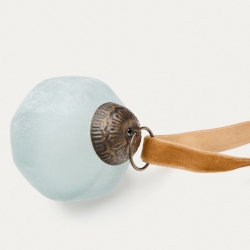 Набор из 4 рождественских шаров Talve из белого переработанного стекла, Ø 6 см