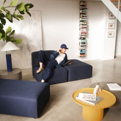 Fleksa Круглый журнальный столик из горчичного металла Ø 72 см