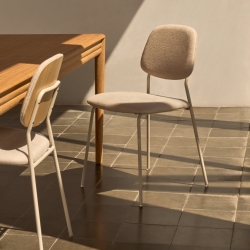 Штабелируемый стул Benilda бежевый из дубового шпона и стали