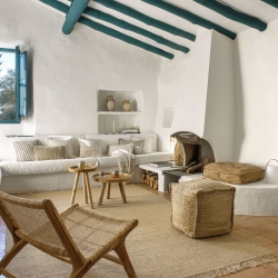 Приставной столик Glenda из массива тика Ø 35 см