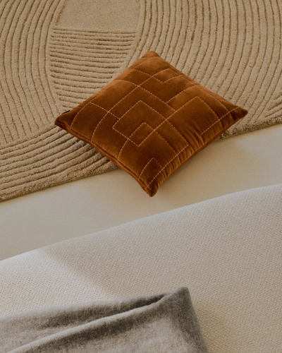 Чехол для подушки Prila из бархатного хлопка терракотового цвета с вышивкой 45 x 45 см