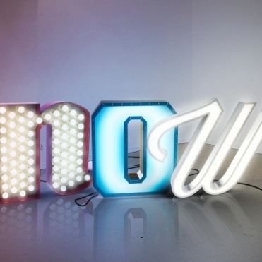 Напольный светильник LETTER W GRAPHIC