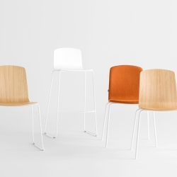 Стул офисный Ann деревянный на 4-х ножках с подлокотниками