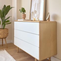 Комод Anielle из массива ясеня с тремя ящиками 98,9 x 78 см