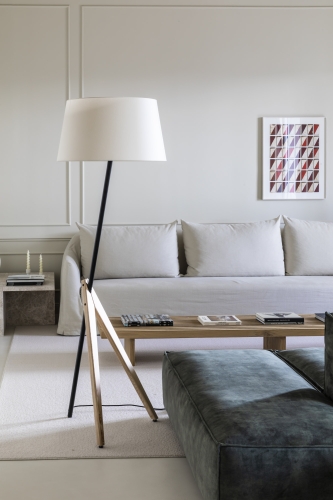 Торшер TREEWOOD с ножками из ясеня и бежевым абажуром 1xE27