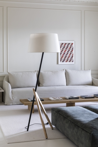 Торшер TREEWOOD с ножками из ясеня и бежевым абажуром 1xE27