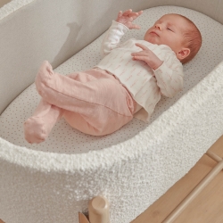 Кровать Adara Moses с белым флисом и ножками из массива бука 63 x 44,5 см