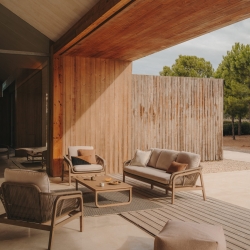 Комплект Vellana: 3-местный диван, 2 кресла и журнальный столик из 100% массива акации