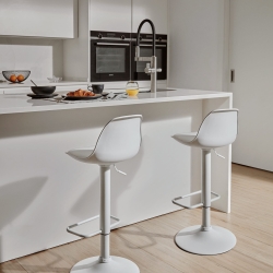 Барный стул Orlando-T из белой синтетической кожи и белой матовой стали 60-82 см