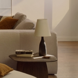 Настольная лампа Luvia с черным деревянным основанием