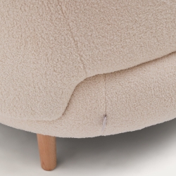 Кресло Luisa из экрю-букле с ножками из массива бука, 90 см