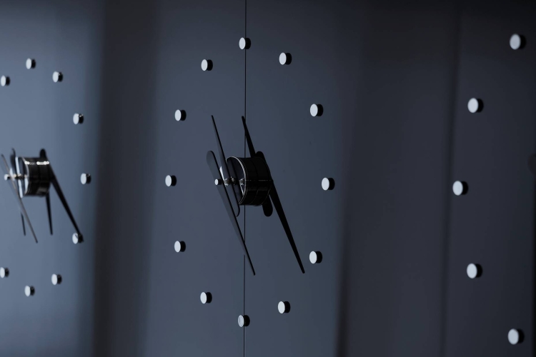 Часы Nomon  RODON MINI L BLACK. (основа - хромированная сталь/стрелки - черный лак)D=50см