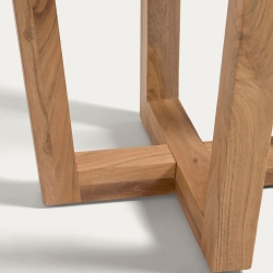 Круглый стол Nahla из массива акации с натуральной отделкой Ø 90 см