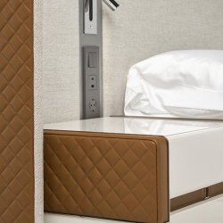 Кровать с подсветкой Master-XL, отделка металлически-серая на колоннах, под матрас 160x200