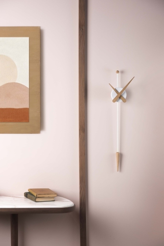 Часы Nomon Punta (основа - белый полистирол/стрелки и маятник - дуб). D=28см, H=63см