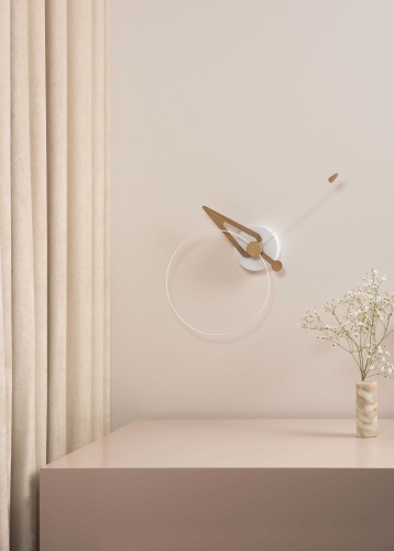 Часы Nomon Pico (основа - белый полистирол /стрелки - дуб и белый фиберглас). D=40см