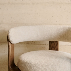 Granite Стул на 3 ножках из бежевого шенилла и массива ясеня в отделке орех